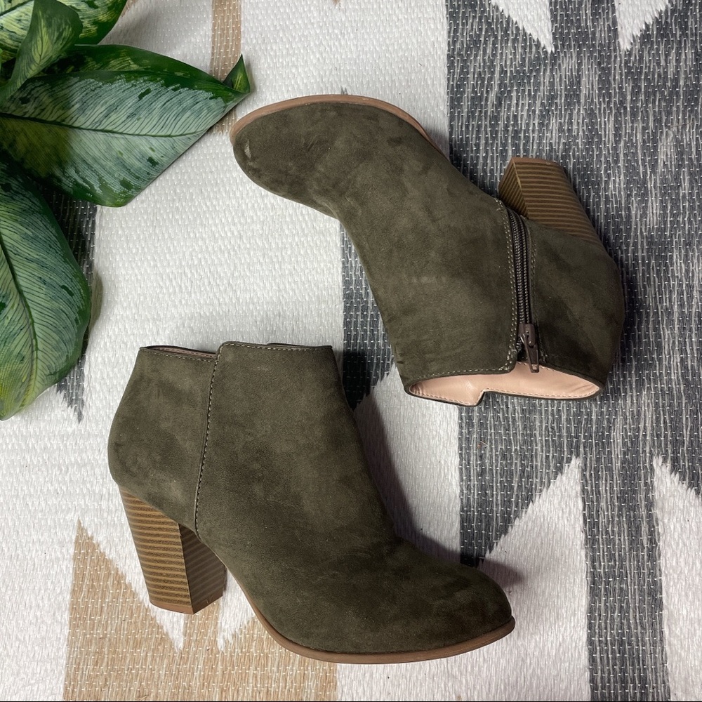 Old Navy Vegan Suede Size 9 Basic Heeled Ankle Boots Olive Green